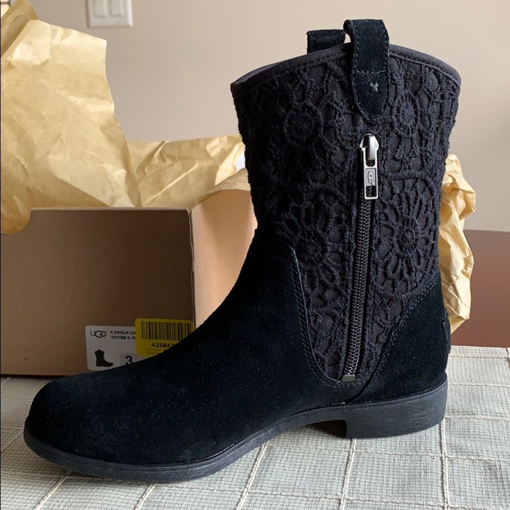 UGGS  girls western style boots. New. Size 3 youth
